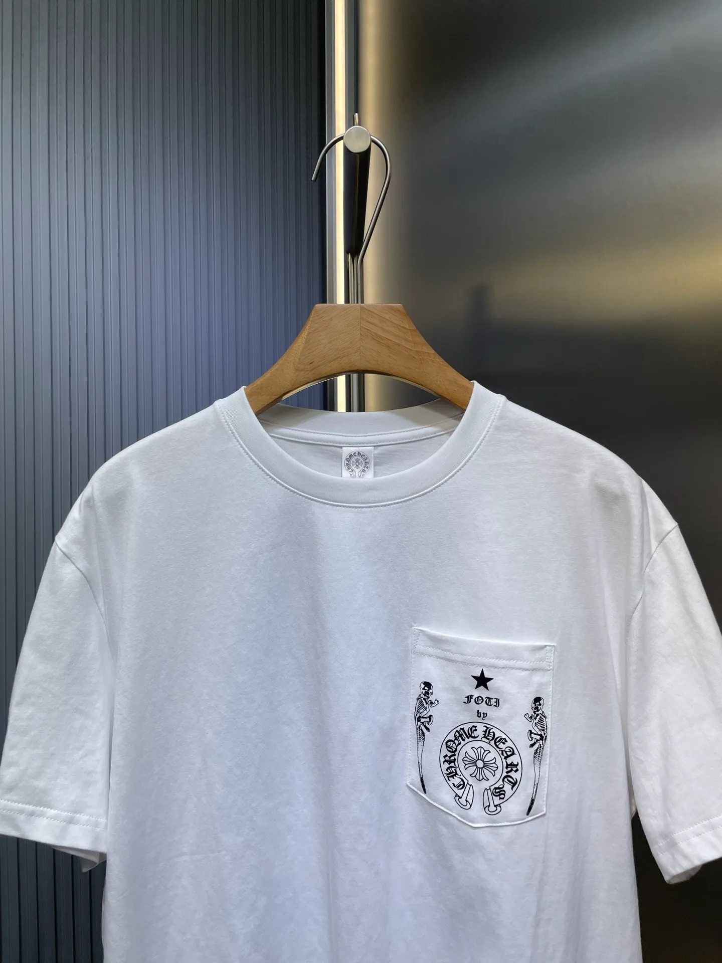 P250 N502 Kl 🌟【Top original order】Chrome Hearts Sanskrit short sleeves printed all over the back. Process description: The fabric is made of 26-woven 200g cotton, and the printing is made of special imported slurry. The overall routing is straight and delicate, the fabric is comfortable and soft, and the color is consistent without color difference. It can be matched with the same style to create a fashionable look and control various occasions. Customized accessories, complete three standards, same style for men and women!  size：s m l